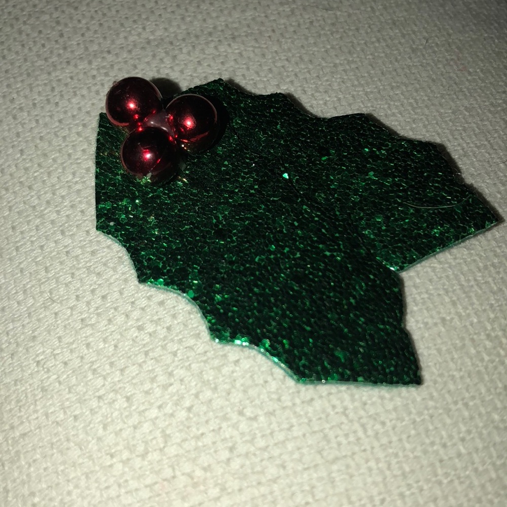 Mistletoe sparkling hair clip
